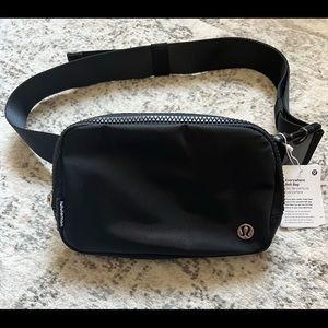 Lululemon everywhere belt bag